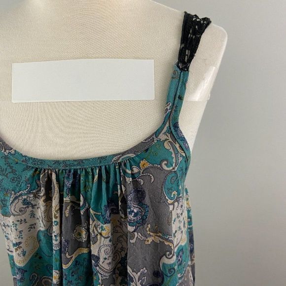 BUTTON Muilt-Colour Tank‎ Top with Crochet Detail - Picture 3 of 8